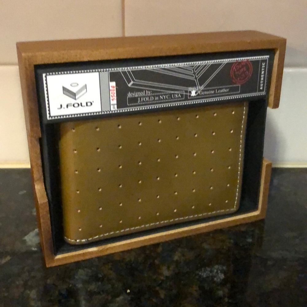 NWT J. Fold 100% Leather Wallet